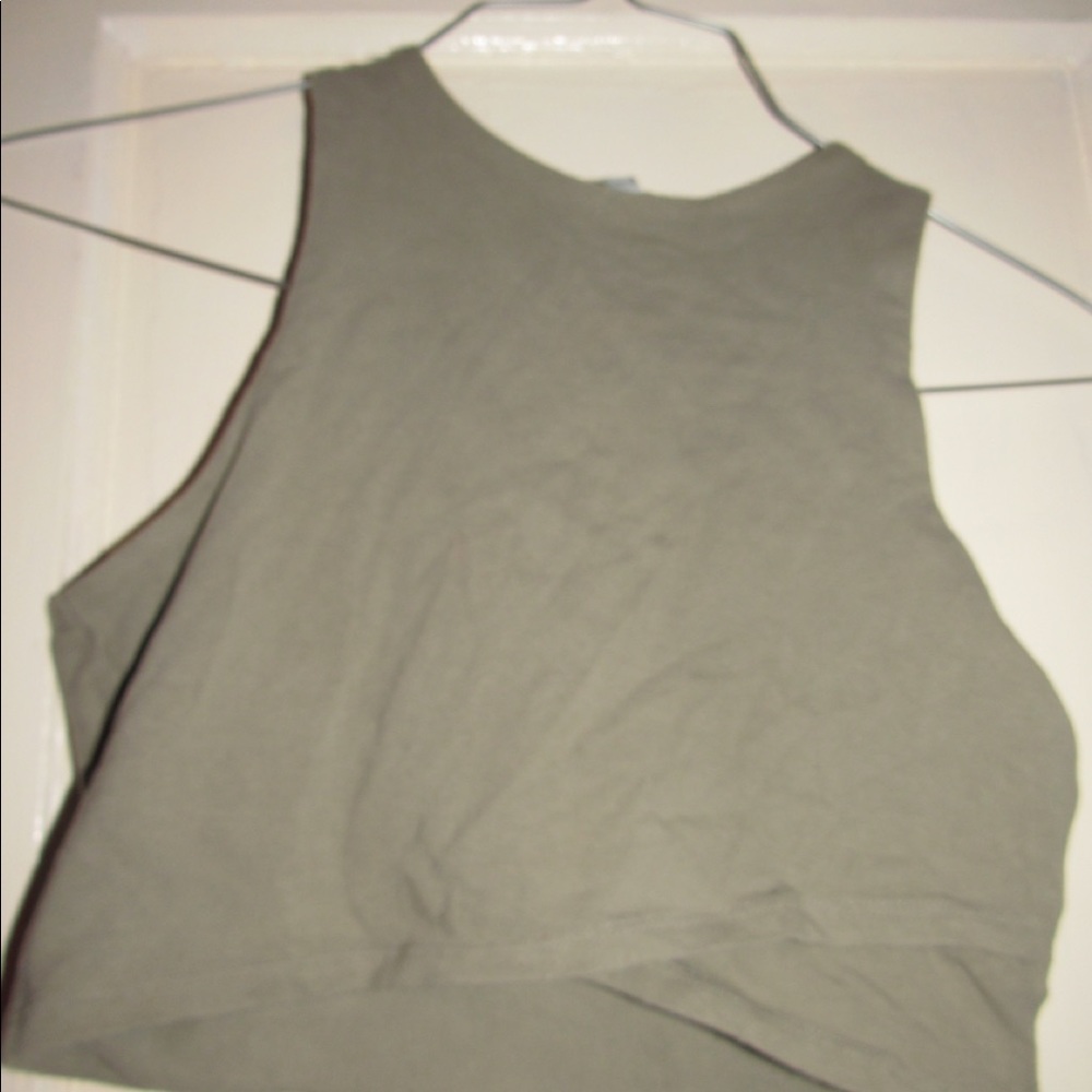 |Sold|Crop top - Picture 2 of 3